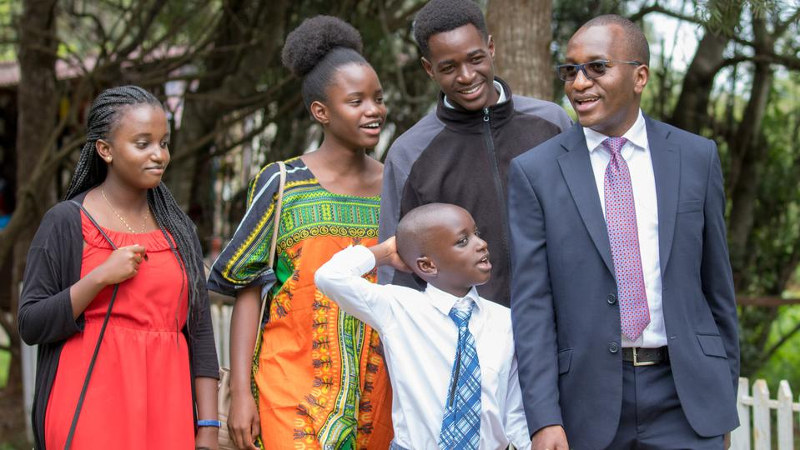 Svart mormon-familie fra Nairobi i Kenya, Afrika